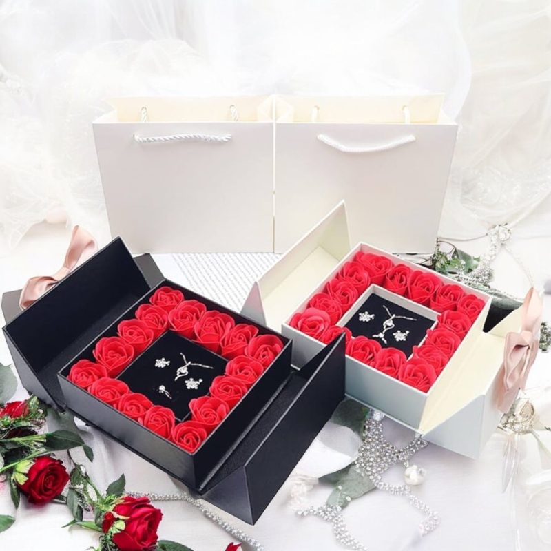 Aranjament cadou flori săpun + cutie elegantă cu fundă – ideal 1 Martie, 8 Martie, Valentine's Day
