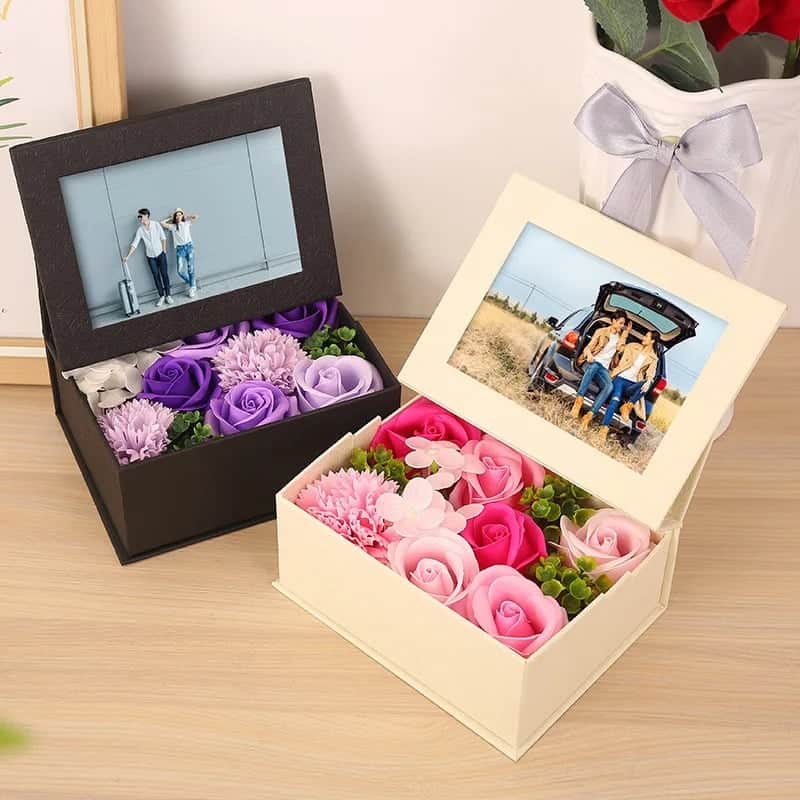 Aranjament cu flori de săpun și ramă foto – cadou en-gros pentru 1 Martie, 8 Martie, Valentine’s Day