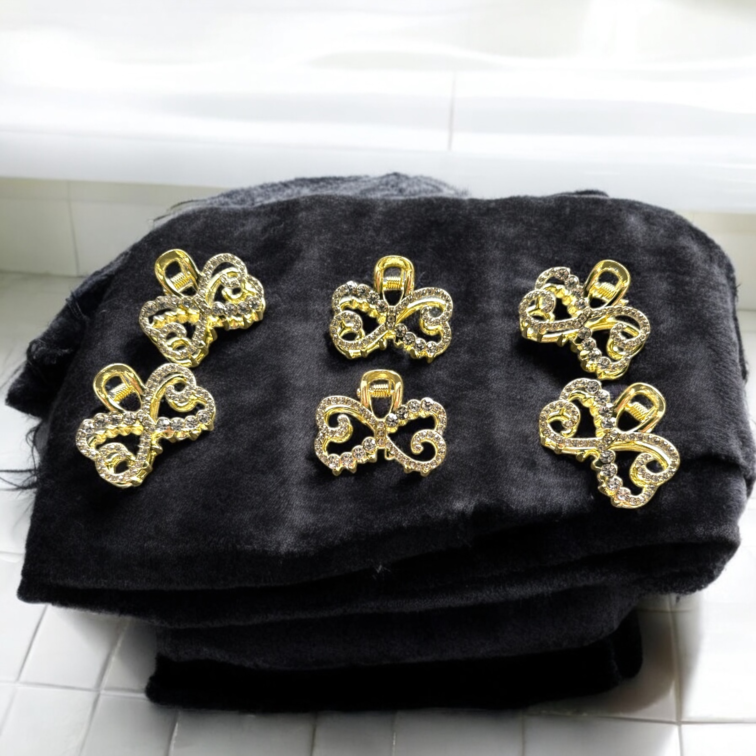 Clești de păr din metal auriu – model fundiță spiralată cu pietricele, 12 bucăți/set G201