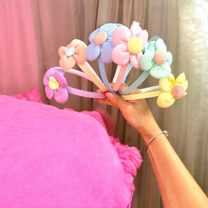 Coronițe de păr cu flori textile pastel – 12 bucăți/set