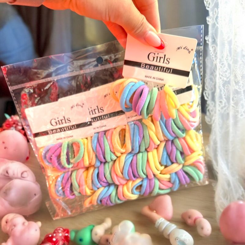 Set elastice colorate pastel pentru păr – 12 bucăți pe cartonaș (12 cartonașe/set)