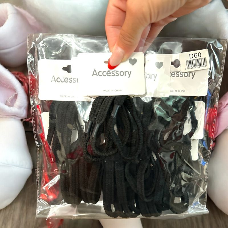 Set elastice negre pentru păr – 3 bucăți pe cartonaș