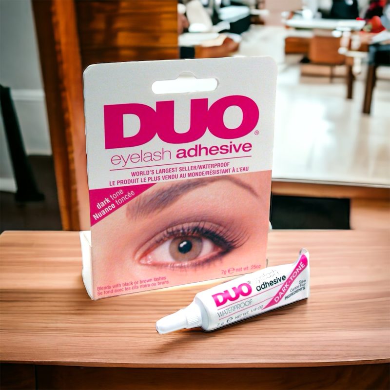 Adeziv pentru gene DUO cod DW02 – negru waterproof, efect invizibil pentru gene închise la culoare
