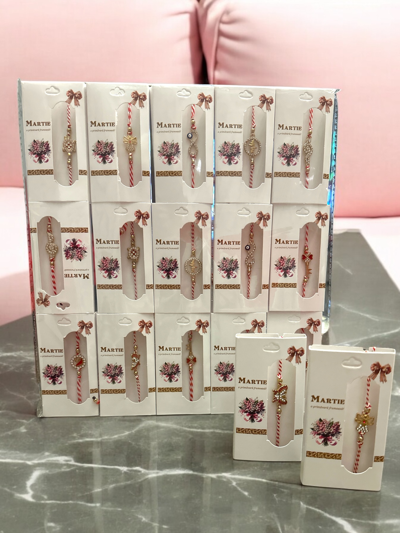 Set mărțișoare brățară – modele elegante cu șnur roșu-alb și decor metalic – 30/set - imagine 3