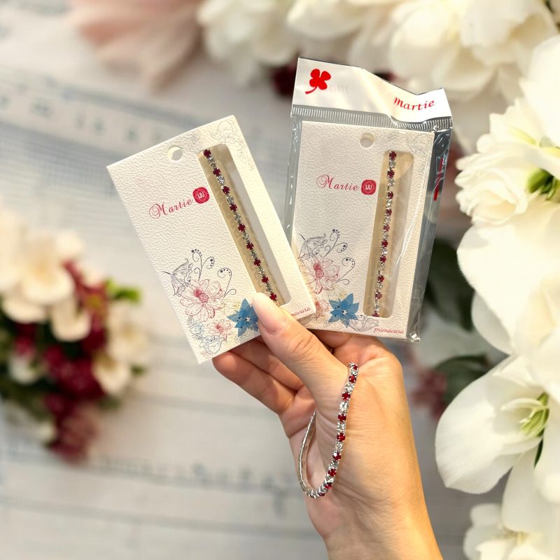Brățară Elastică Mărțișor cu Pietre Roșii și Albe – Model Tradițional Elegant – 12/set