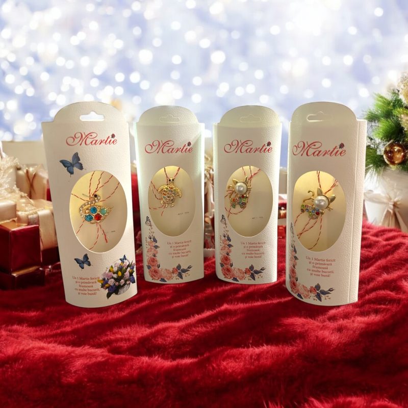 Mărțișor tradițional broșă – flori și perle pe carton cu fluturi și mesaj de primăvară – 10/set