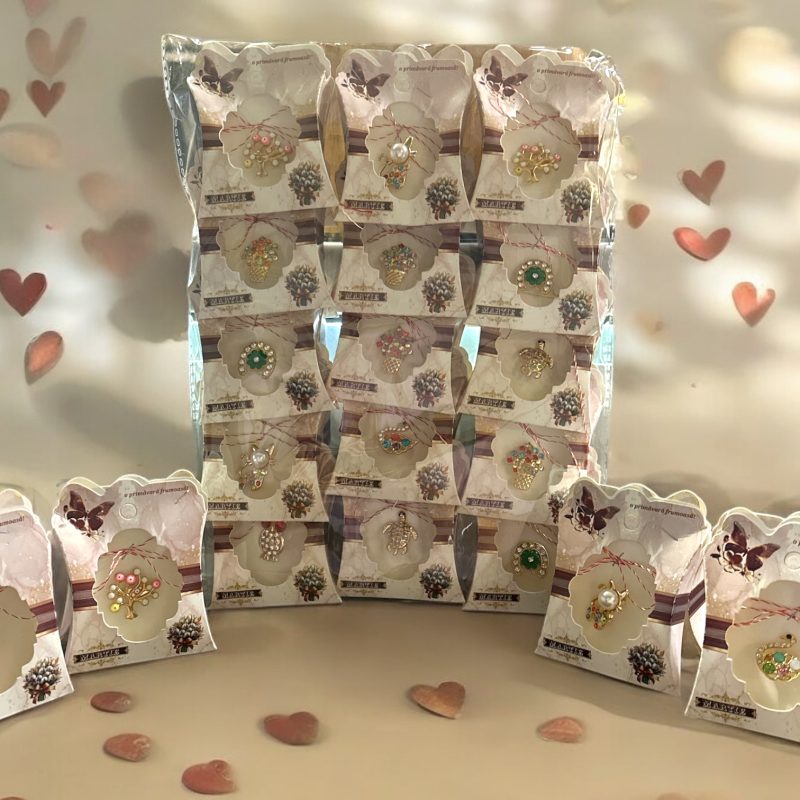 Mărțișor tradițional broșă – modele florale și simboluri decorative  – 30/set