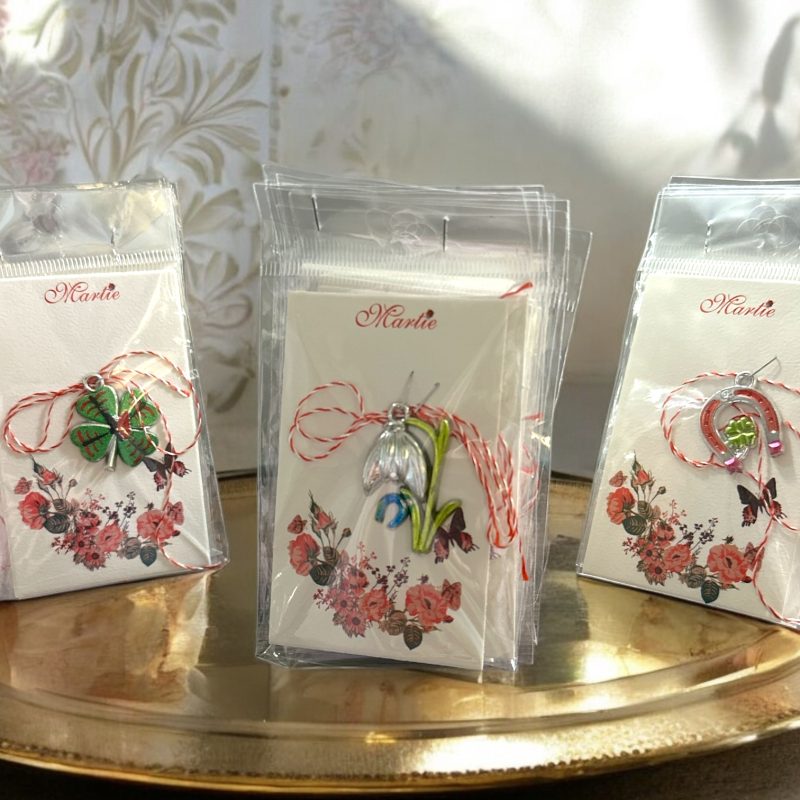 Mărțișor tradițional pandantiv – modele florale și simboluri norocoase  – 100/set