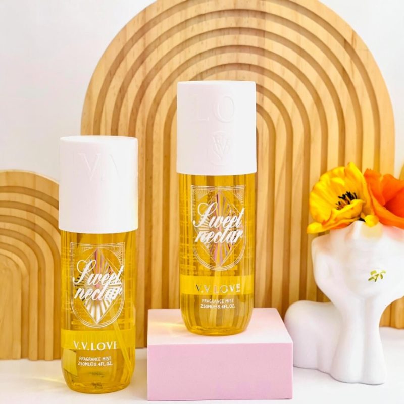 Apă de corp parfumată V.V. LOVE – Sweet Nectar – 250 ml – body mist cu aromă fructat-dulce, inspirat de Sol de Janeiro