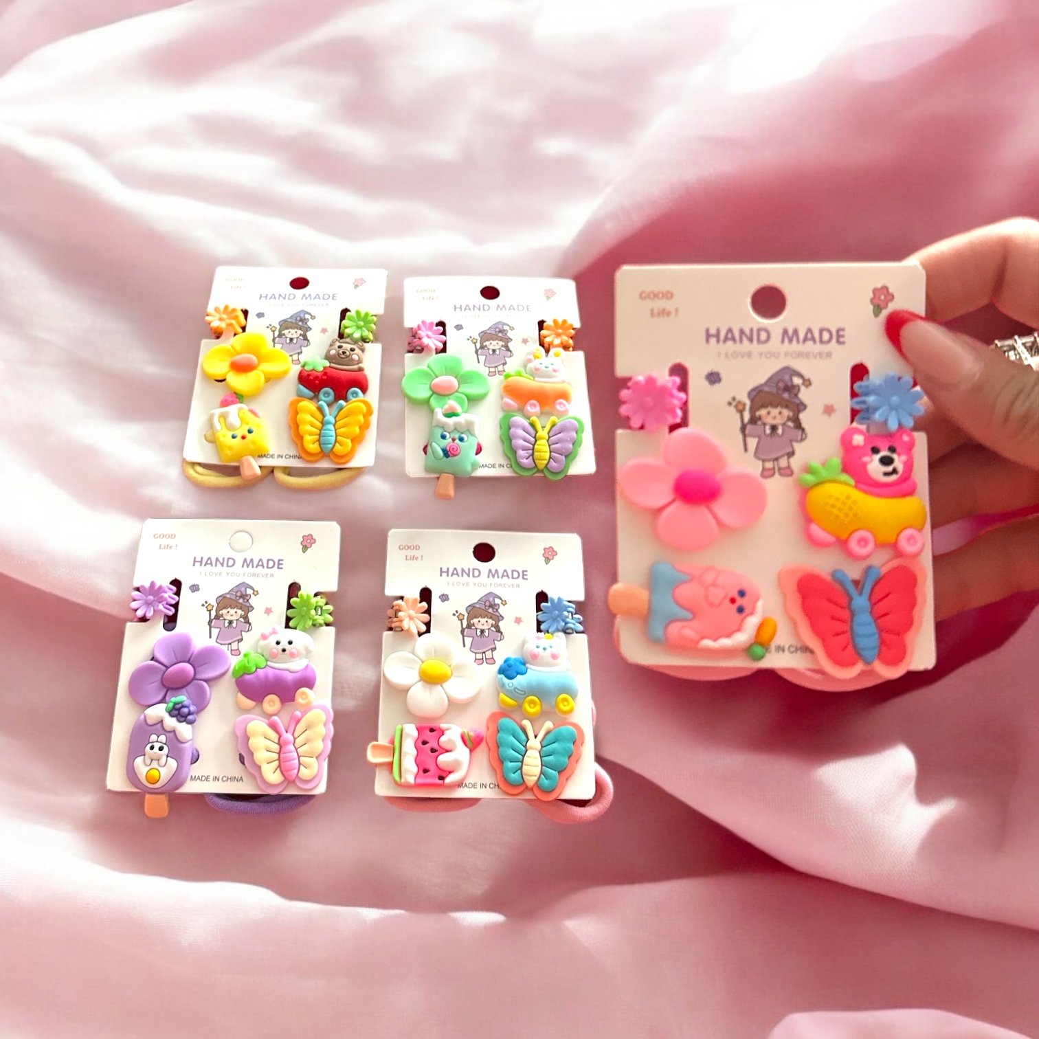 Set accesorii par fetite Hand Made cu fluturi floricele si figurine colorate D42