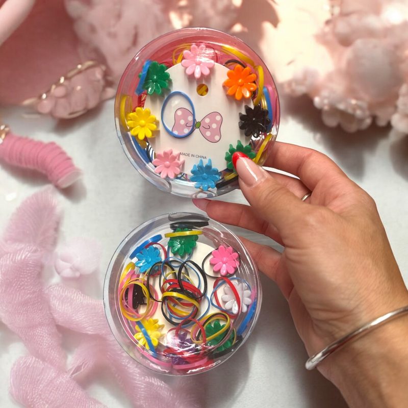 Set accesorii par fetite cutie rotunda cu elastice silicon si clame florale colorate D77