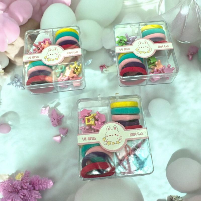 Set accesorii păr copii în cutie transparentă cu elastice și clești colorați