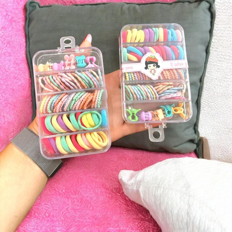 Set accesorii colorate pentru păr copii în cutie compartimentată D69
