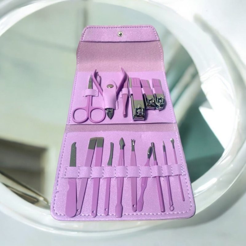 Trusă manichiură 16 piese – Mov pastel | Eleganță compactă, rezultate de salon, oriunde te afli