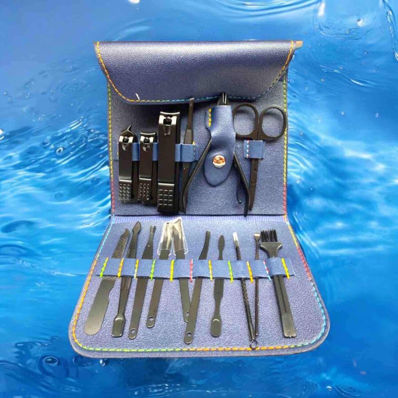Trusă completă pentru manichiură și pedichiură – 16 piese | Etui albastru elegant, ideală pentru uz personal sau salon