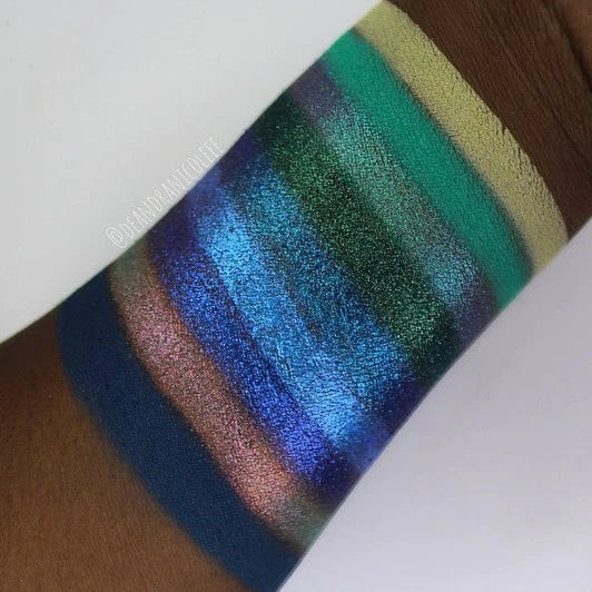 Paletă farduri IGOODCO cod 3695 – 18 culori intense cu glitter pentru machiaj expresiv - imagine 7