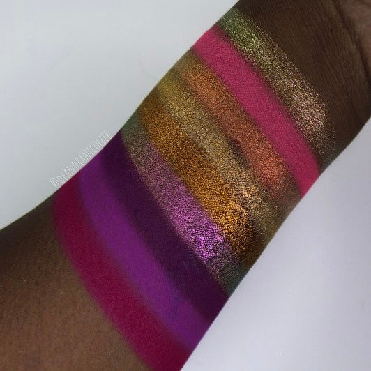 Paletă farduri IGOODCO cod 3695 – 18 culori intense cu glitter pentru machiaj expresiv - imagine 9