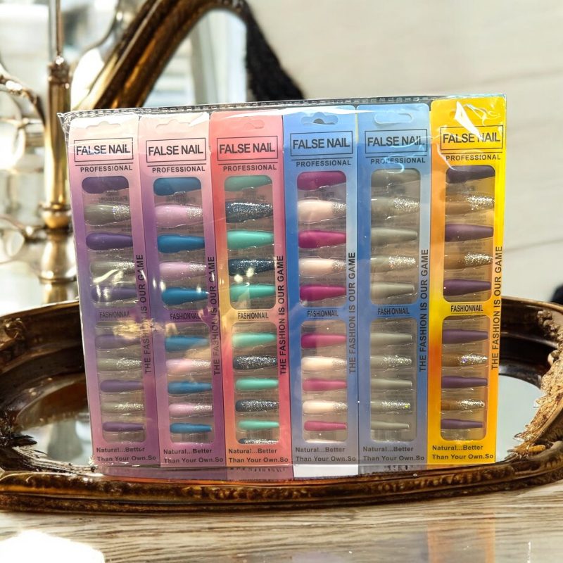 Set unghii false autoadezive – False Nail Professional – 12/set, culori și modele diverse