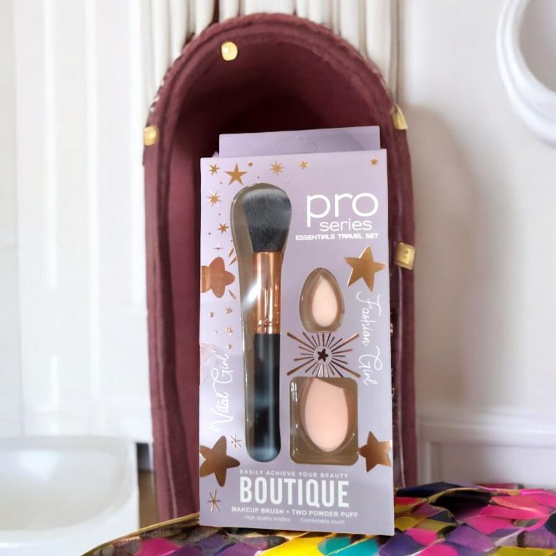 Set Pro Series BOUTIQUE CT 549 – pensulă machiaj + 2 bureței blender, pentru o aplicare impecabilă oriunde te-ai afla