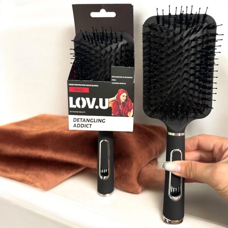 Perie de păr LOV.U Detangling Addict cu dinți dubli – soluția eficientă pentru descurcare rapidă fără ruperea firului