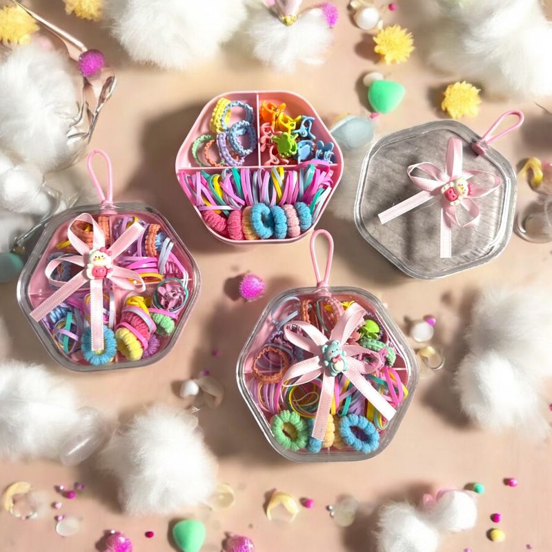 Set Accesorii Păr în Cutie Octogonală Decorată – Elastice și Clame Colorate