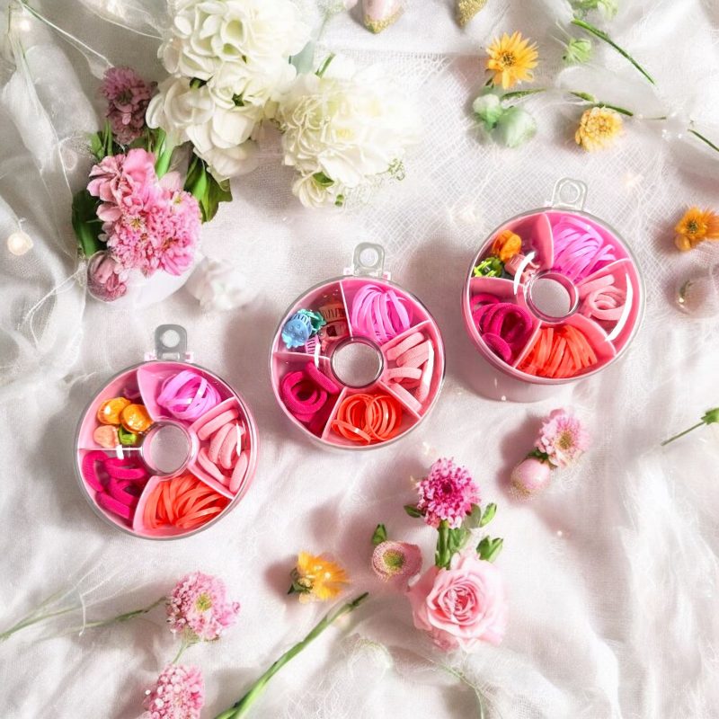 Set Accesorii Păr în Cutie Rotundă – elastice și clame colorate