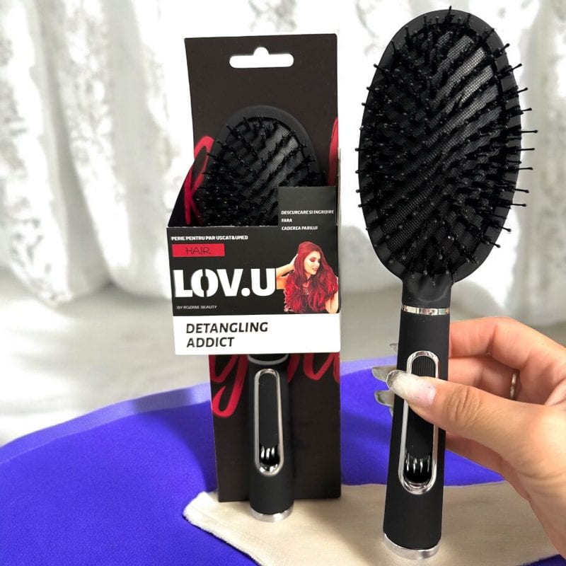 Perie ovală LOV.U Detangling Addict cu dinți dubli – soluția profesională pentru un păr neted, fără rupere și fără noduri