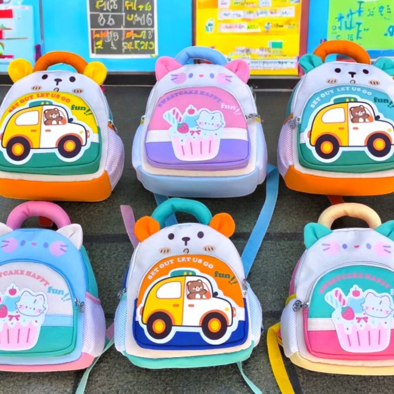 Ghiozdan copii cu urechiușe și imprimeu cupcake sau mașinuță – 27x22x10 cm – H689