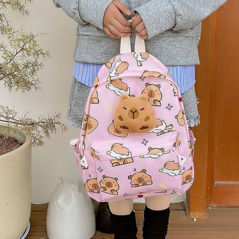 Rucsac copii H668 – 33x29x16 cm, imprimeu capibara, cu pluș, material poliester, culori mixte