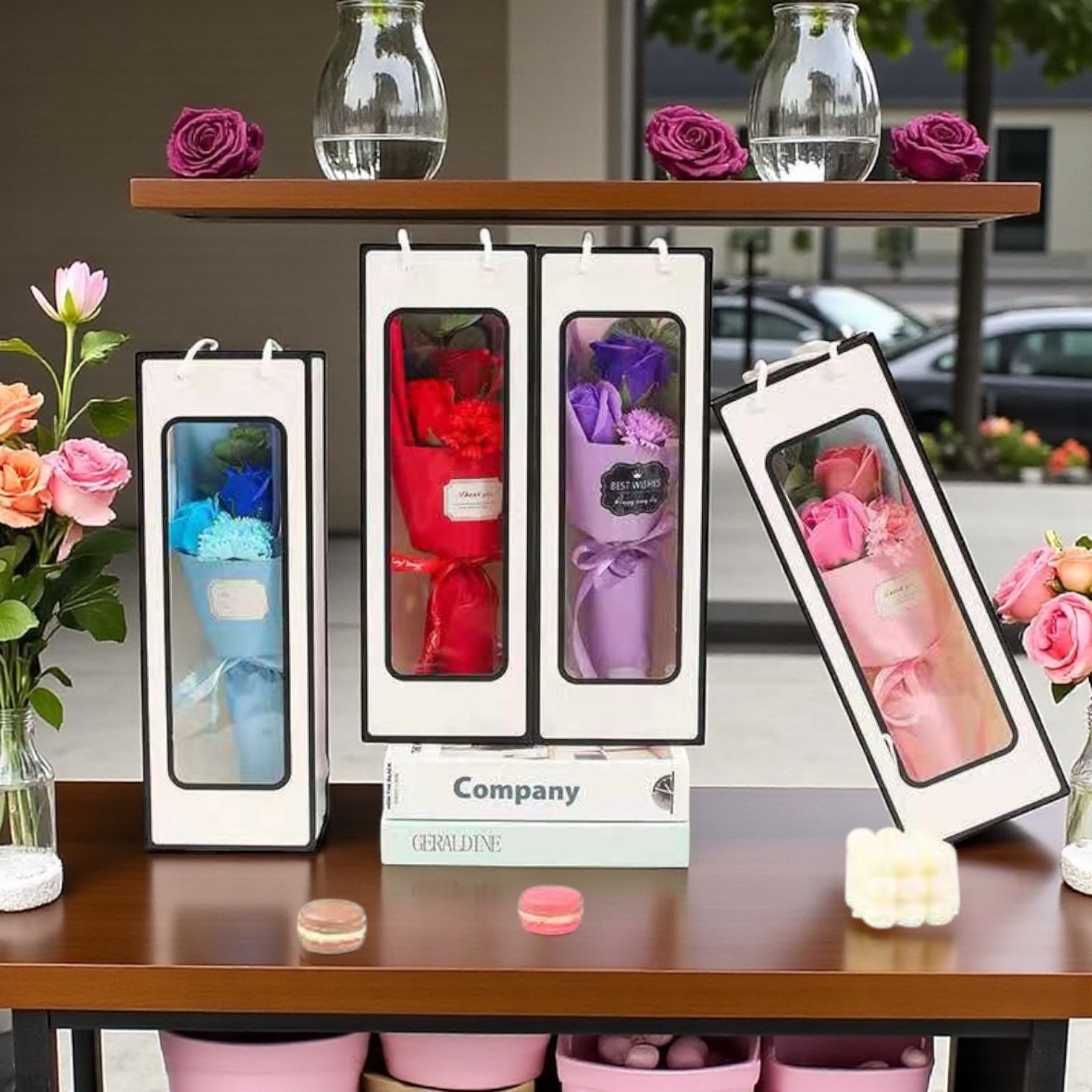 Buchet trandafiri din sapun in cutie eleganta cu fereastra transparenta – 36x12.5cm