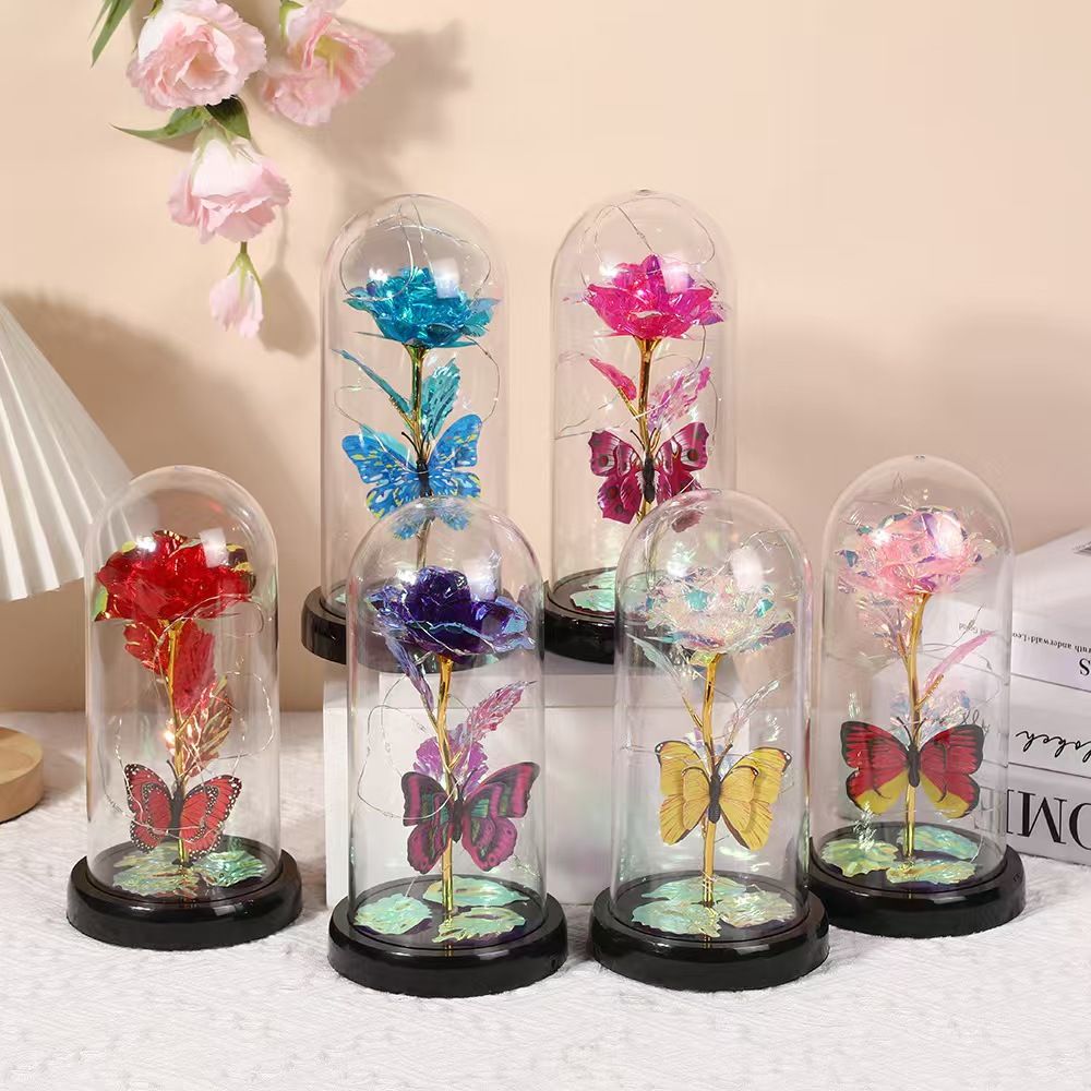 Trandafir cu fluturi si lumina LED in cupola transparenta – decor elegant multicolor – 11x21cm